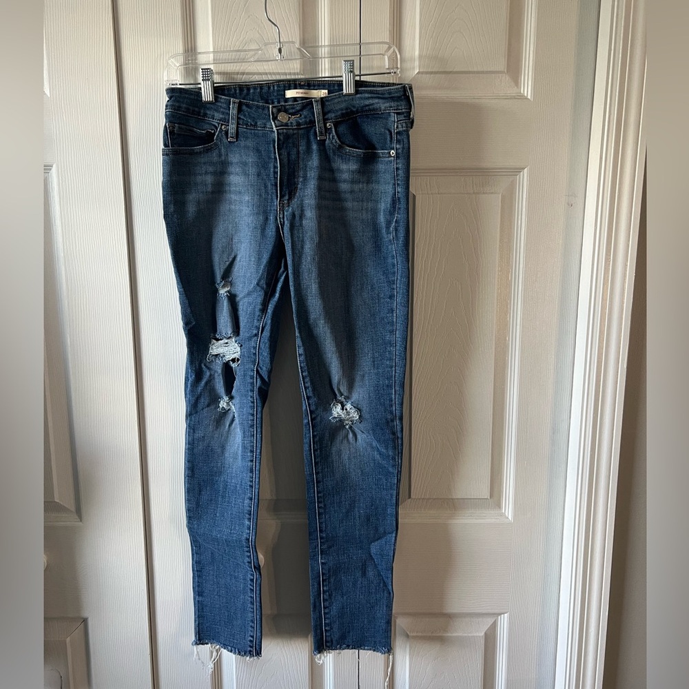 NWOT Levi 711 skinny jeans with holes